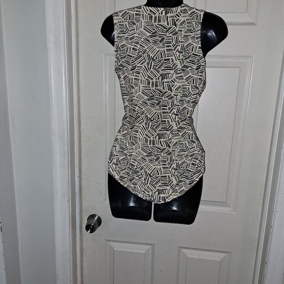 Jacklyn Smith ClassyGeometric Black and White Women's Size 14 One-Piece Swimsuit - Picture 2 of 3